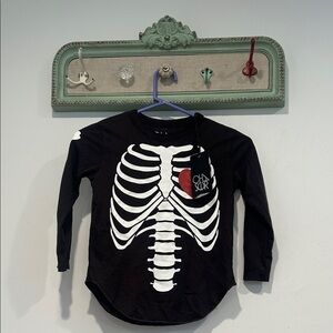 Chaser Black Skeleton w red heart graphic Long Sleeve Tee size 6 kids new